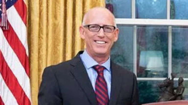 b6f3cdbf-f466-41e7-b056-3c441ff09648-Dilbert